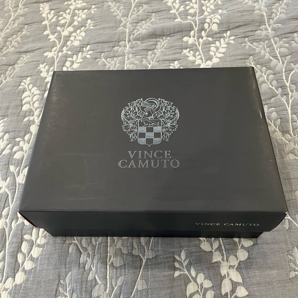 Shoes/ Heels/ Pumps, brand Vince Camuto, size 10, color black - Picture 15 of 15